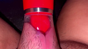 Игрушка для пизды в любительском видео