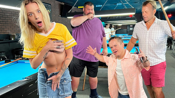 Блондиночка согласна на мощный секс