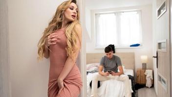 Мачеха сильно захотела хуй пасынка