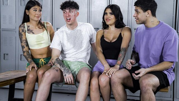 Групповой трахач с жаркими красавицами
