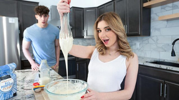 Милашку на кухне поебал пацан