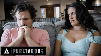 Красотку отлично ебенит самец