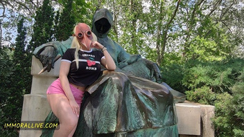 Сисястая блондиночка круто долбится