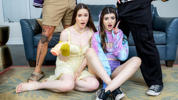 Две девушки  на два больших мощных члена