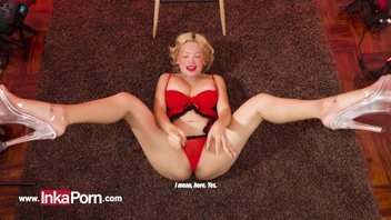 Пухлая мамаша в соло ролике