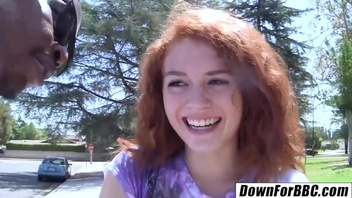 Белая телка круто поебалась с негром