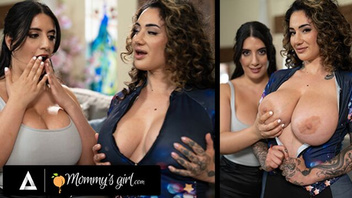 Две грудастые лесбухи орально шалят