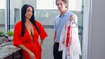 Сладкая Анисса Кейт круто трахается