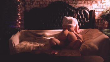 Красотка сверху на члене