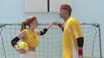 Спорт и ебля - хуй в красотке