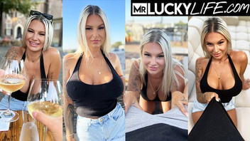 Веселая сисястая мамочка