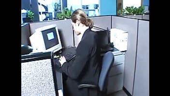 Возбужденный босс с большими сиськами