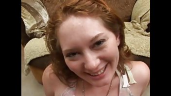 Рыжая с большой задницей порется в анал