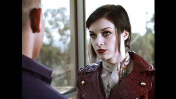 Лысый чувак порет брюнетку с маленькими сиськами в жопу