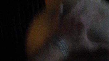 просит в попу