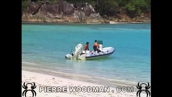 Порно в лодке