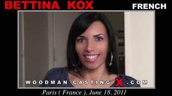 Брюнетка с длинными волосами отдалась во все отверстия на кастинге Вудмана