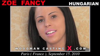 Кастинг Вудмана с молодой брюнеткой в Париже