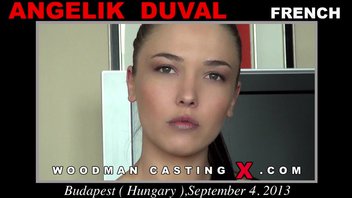 Молодая брюнетка отработала по полной на кастинге Вудмана
