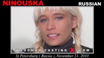 Загорелая блондинка с косичками прошла кастинг Вудмана