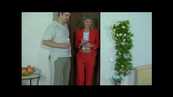 Трахнул старую соседку в анал