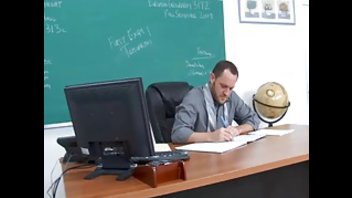 Классная непослушная студентка соблазнила преподавателя