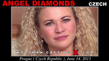 Кастинг Вудмана с кудрявой блондинкой