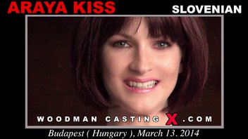 Страстные мужчины устроили жесткий кастинг для худой белокурой прошмандовки