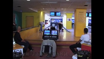 Стройная брюнетка вступила в половую связь с толпой мужиков