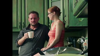 Зрелый мужик позабавился с рыжей молоденькой красоткой