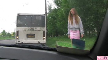 Подобрал на улице пошлую девку желающую горячего траха