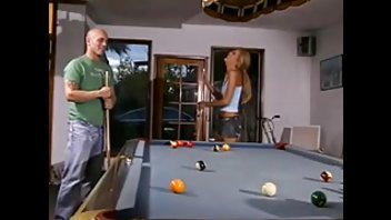 Лысый трахаль удовлетворил привлекательную блондиночку