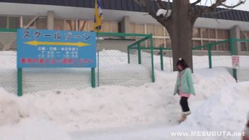 Озабоченный извращенец воспользовался спящей азиаткой