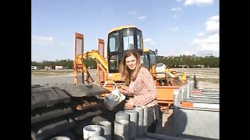 Двое трахалей наказали проказницу двойным проникновением