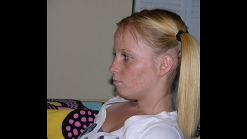 Деваха с веснушками на лице была отжарена большим стволом