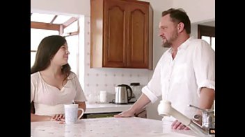 Зрелый мужик развел молодую крошку на вкусный перепих