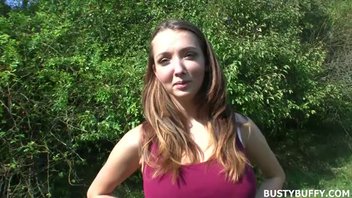 В лесу пышногрудую давалку паренек мастерски отработал