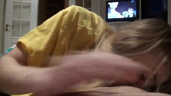 Любит конфетку