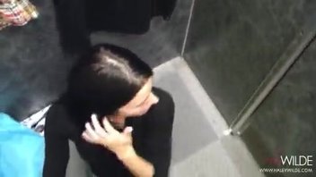 Минет в примерочной